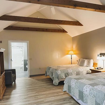 Spruce Lane Lodge And Cottages Smoketown  Екстериор снимка