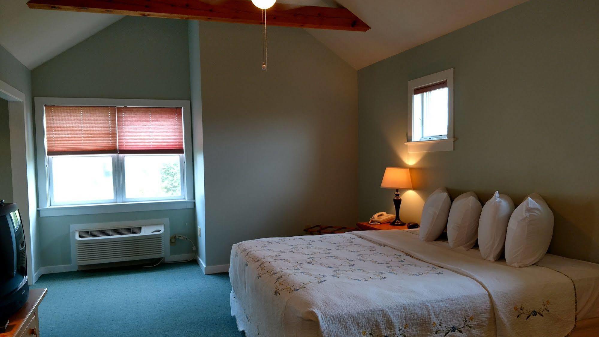 Spruce Lane Lodge And Cottages Smoketown  Екстериор снимка